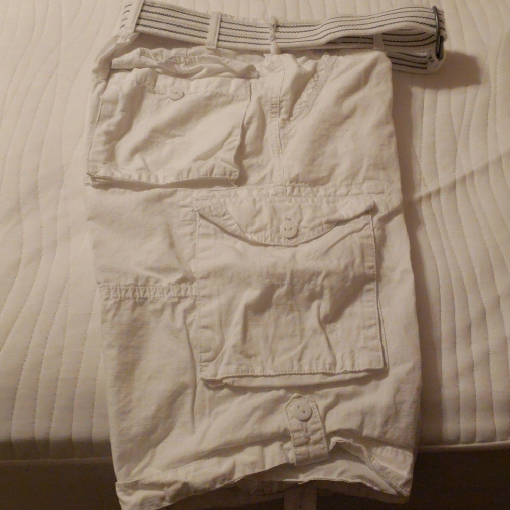 𝅺MEN'S Rocawear cargo shorts w/belt